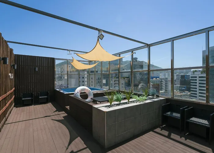 부산 도심 속에서 바베큐와 노천탕을 즐기는 서면 독채 팬션 Ferienhaus Busan