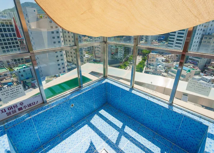 부산 도심 속에서 바베큐와 노천탕을 즐기는 서면 독채 팬션 Busan